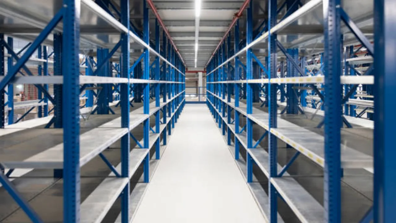 تصميم الإضاءة الطبيعية للمستودعات