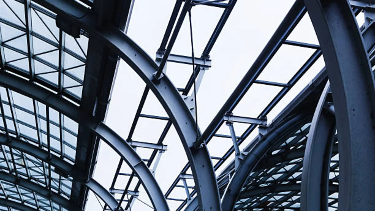 钢结构建筑荷载传递路径与结构力传递示意