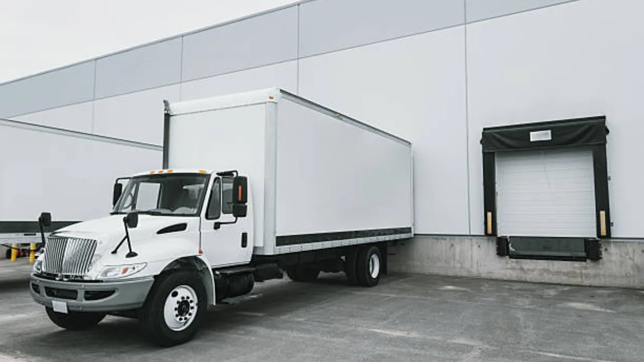 仓库装卸月台门布置