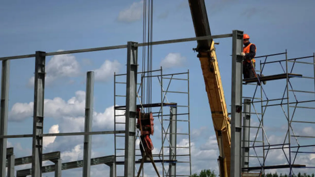 الدعامات المؤقتة أثناء إنشاء المصنع